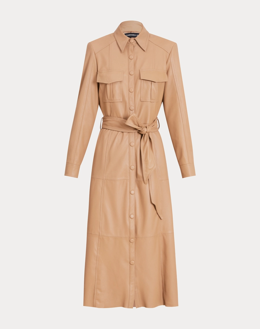 O Chemise Valeria é confeccionada em couro, tecido de toque macio, acabamento refinado e caimento estruturado, proporcionando elegância e presença marcante à produção.<BR/>