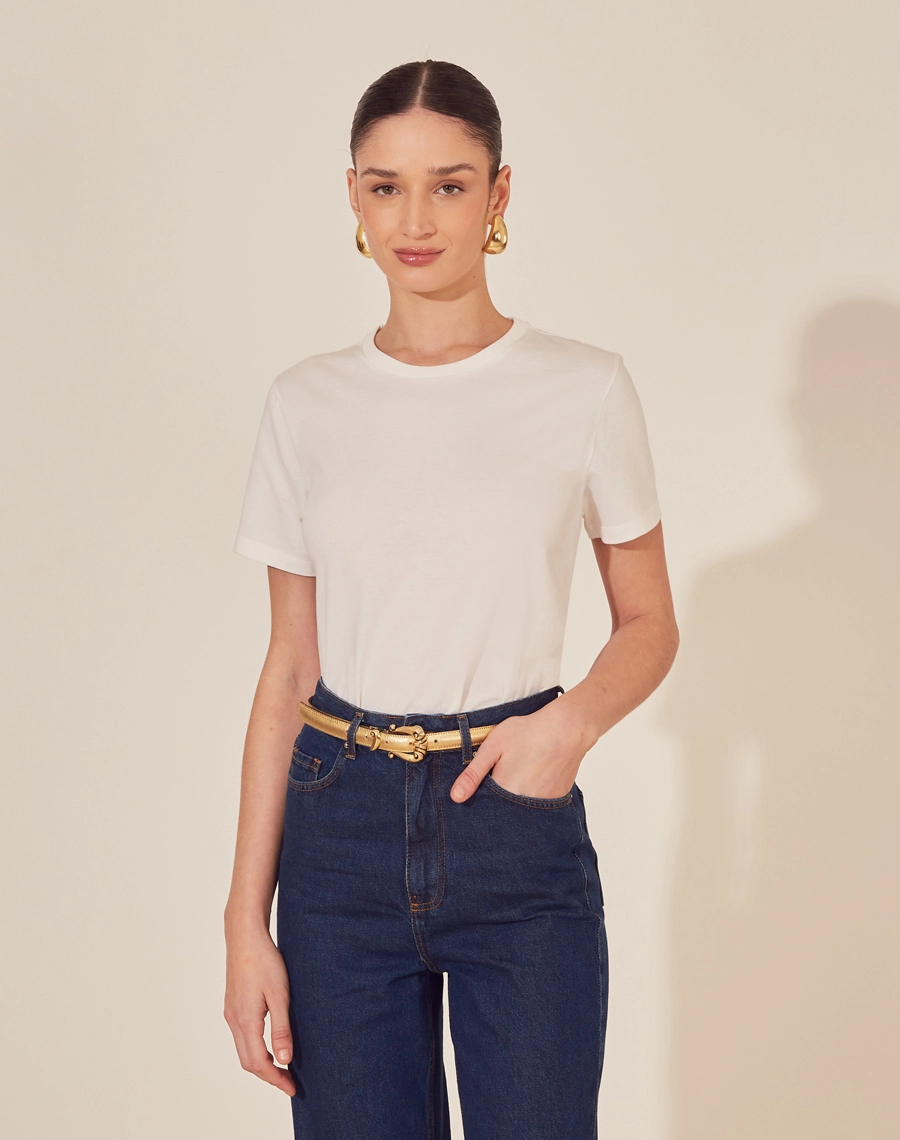 Camiseta Rafaela confeccionada em Malha Prime, com textura canelada.<br/>
Com gola redonda e manga curta.