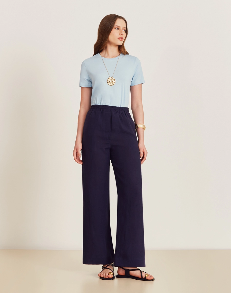 A Camiseta Isadora em cores que traduzem o espírito do verão, é perfeita para compor looks descomplicados com um toque de estilo!