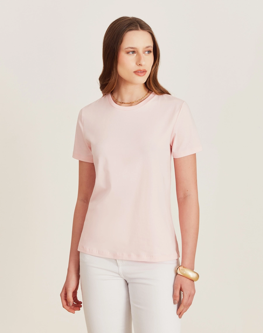 A Camiseta Isadora em cores que traduzem o espírito do verão, é perfeita para compor looks descomplicados com um toque de estilo!