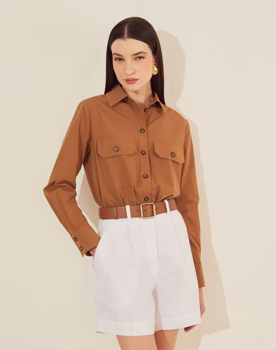 Cinto Zoe confeccionado em couro de alta qualidade, este cinto possui uma fivela clássica dourada que garante um ajuste perfeito e um acabamento sofisticado. <br/>
Perfeito para combinar com vestidos, calças ou saias, ele é um acessório versátil e indispensável no guarda-roupa feminino.

<br/>