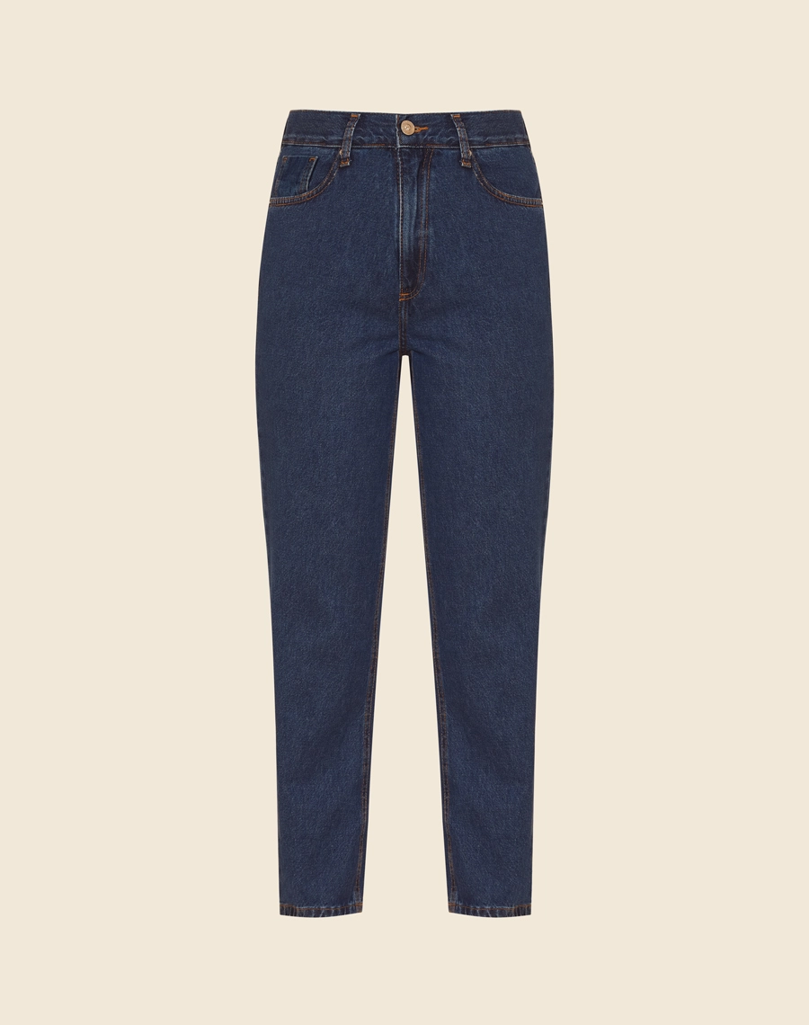 Calça Jeans confeccionada em algodão, cintura alta, dois bolsos frontais básicos e dois posteriores.
Fechamento frontal com zíper e botão de metal.<br/>


