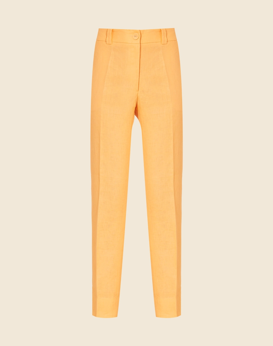 Calça Linho JS possui passadores, bolsos laterais estilo faca e bolsos atrás.
Seu fechamento por colchete e zíper.

