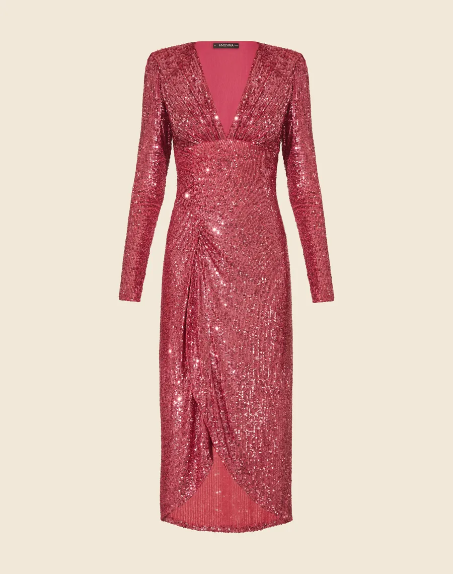 Vestido Midi Angelina em paetê possui decote V, ombreiras embutidas com detalhes drapeados na cintura em todo comprimento. 
Sua saia possui forro curto e modelagem mais justa ao corpo. 
Seu fechamento é por ziper invisível lateral.<br/>
