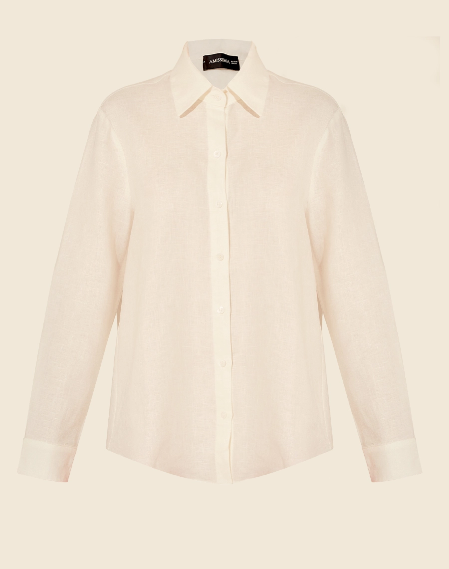 Camisa Ruta confeccionada em Linho. Possui gola esportiva e mangas longas com martingale.  <br/>
Fechamento por botões frontais. <br/>
