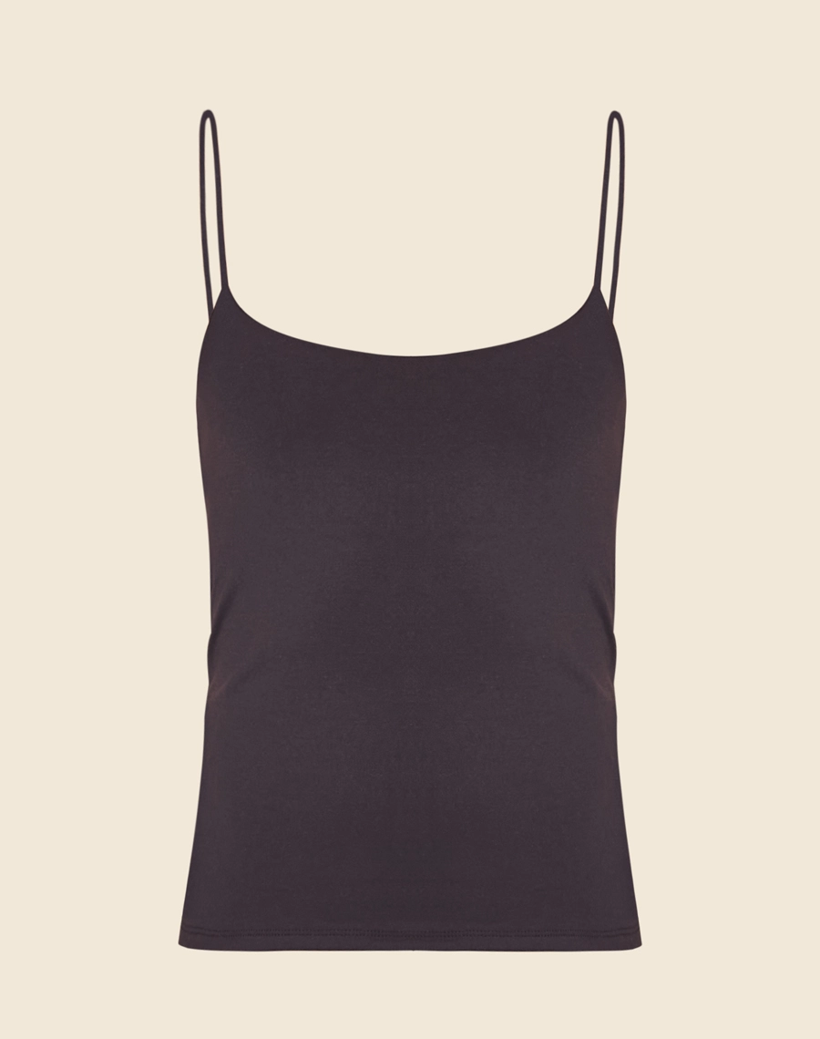 Regata Lola confeccionada em malha canelada. Básica e versátil, a peça possui shape justo ao corpo e decote U. <br/>