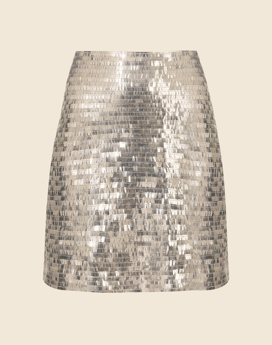 Saia Shiny confeccionada em paetê retangular de alta qualidade, com forro interno para garantir o máximo de conforto. É a escolha certa para ocasiões especiais ou para dar um toque de glamour ao seu look.