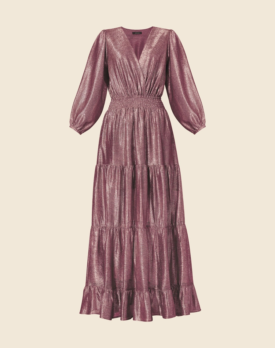 Vestido Longo Desirée confeccionado em Malha Lamê. <br/>
Possui decote V, manga longa bufante e elástico na cintura. <br/>
Vestido acinturado. <br/>