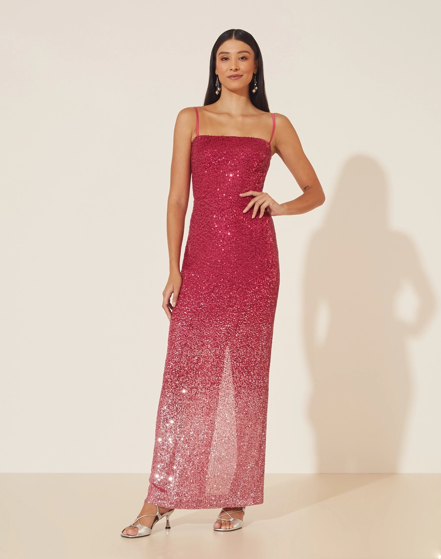 Vestido Longo Cadence confeccionado em Paetê. <br>
Com decote quadrado, alças finas, silhueta acinturada e fenda posterior. <br>
Fechamento por zíper invisível lateral. <br>
<br>