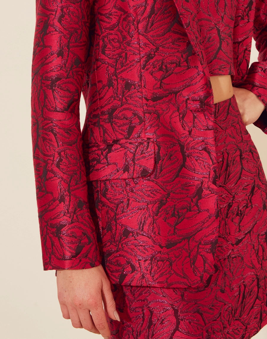Blazer Eslovenia confeccionado em tecido jacquard brilhante. 