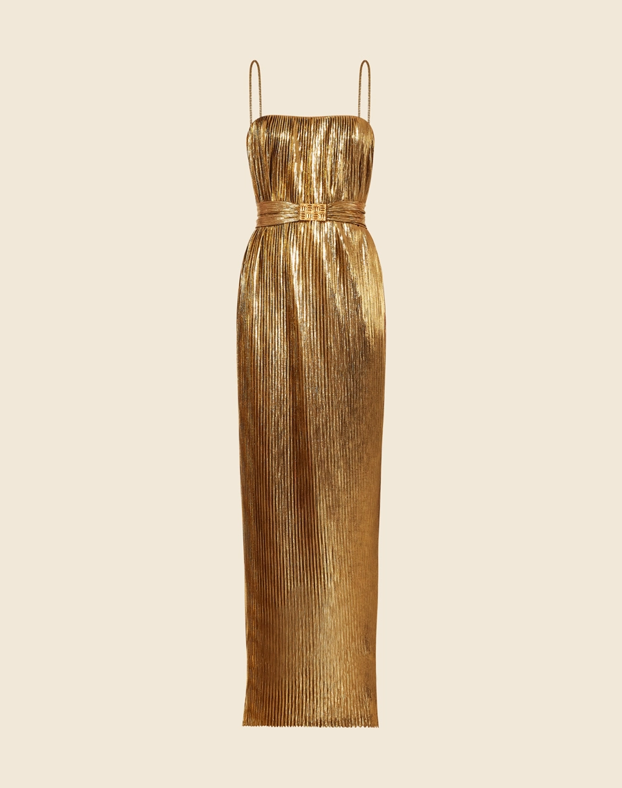 Vestido Longo Edie confeccionado em malha Lame. 
Possui decote quadrado e alças finas, possui modelagem mais ampla. 
O vestido Edie é um vestido elegante com trabalho de plissado por todo o comprimento. 
Acompanha faixa com detalhe de lástex e fivela. Possui forro.