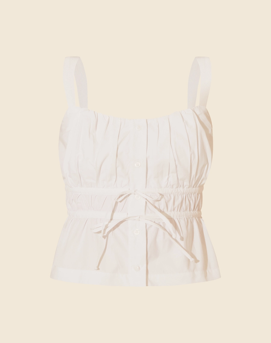 Blusa Tania confeccionado em cotton supreme, tecido mais estruturado. 
Possui decote quadrado e alças largas, possui pregas frontais e detalhe de passante por toda a cintura com cordão para amarração podendo deixara a peça mais acinturada.  Seu fechamento é por botão de casa frontal. 
Possui elástico interno no decote atrás. Peça mais estruturada e confortável ao corpo.