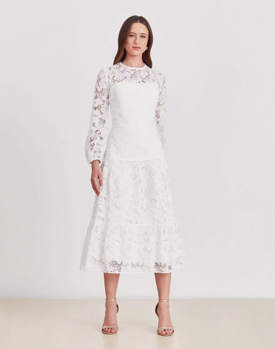 Vestido Longo Elis confeccionado em tecido de renda. 
