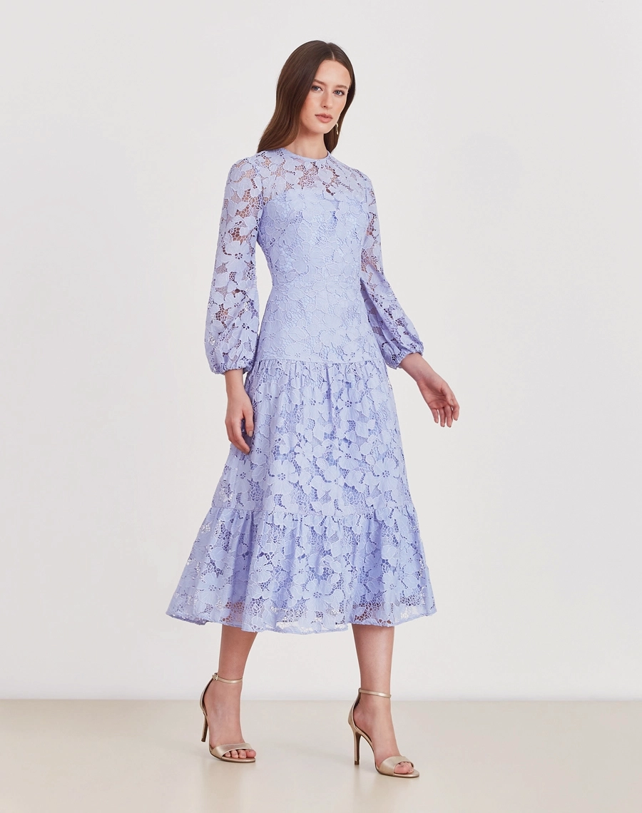 Vestido Longo Elis confeccionado em tecido de renda. 
