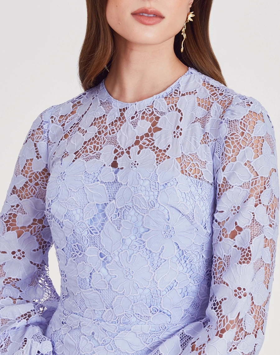 Vestido Longo Elis confeccionado em tecido de renda. 
