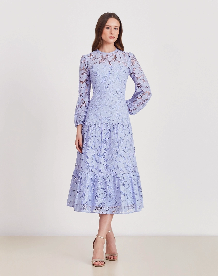Vestido Longo Elis confeccionado em tecido de renda. 
