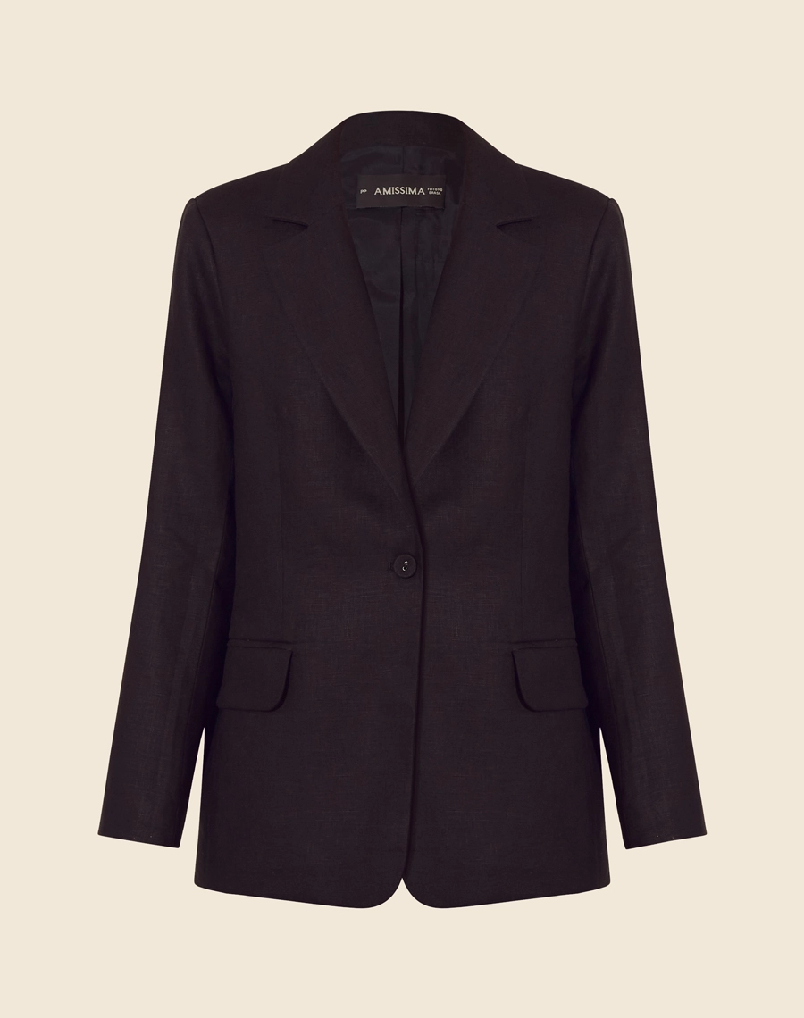 
Blazer Maya confeccionado em linho.  <br/>
Com gola clássica, manga longa com ombreiras para mais estrutura,  <br/>
As lapelas são decorativas e seu fechamento é por botão de casa forrado.  <br/>
Possui forro acetinado.  <br/>