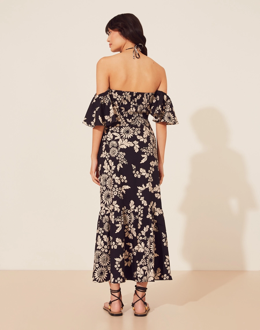 Vestido Verona confeccionado em tecido misto estampado, com toque macio e suave. <br/>
Possui decote coração com alças finas  para amarrar no pescoço, frente unica e mangas em babados.<br/>
Detalhe em lastex nas costas e fechamento por ziper invísivel na lateral, seu comprimento é midi. <br/>
O vestido Verona valoriza a silhueta com seu decote coração e modelagem acinturada, trazendo um look charmoso e moderno.  <br/>
 

