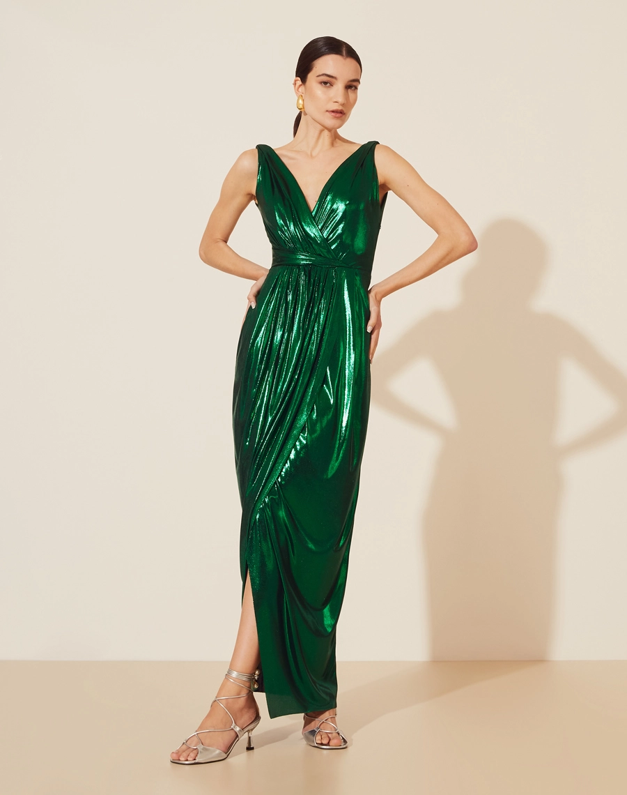 Vestido Longo Clair confeccionado em malha foil. O vestido Clair possui fenda frontal e uma silhueta mais justa valorizando as curvas do corpo. 
