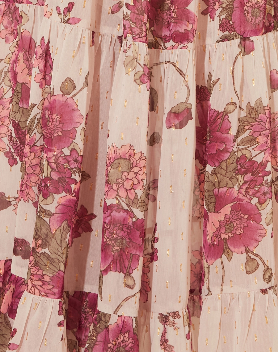 Vestido Longo Betina, confeccionado em tecido de poliéster estampado, tecido leve e fluido. 
Possui decote ombro a ombro com elástico interno, o que proporciona melhor ajuste e conforto e mangas longas com elástico interno o punho para melhor caimento. 
