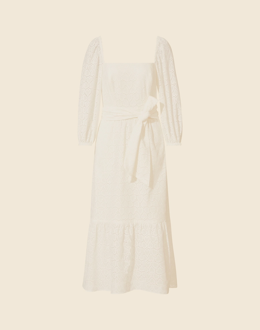 Vestido Midi Surya confeccionado em laise.<br/>
Com decote quadrado frontal e costas, com elástico interno. Possui mangas 3/4 bufantes, com babados e elástico no punho para um melhor caimento. <br/>
