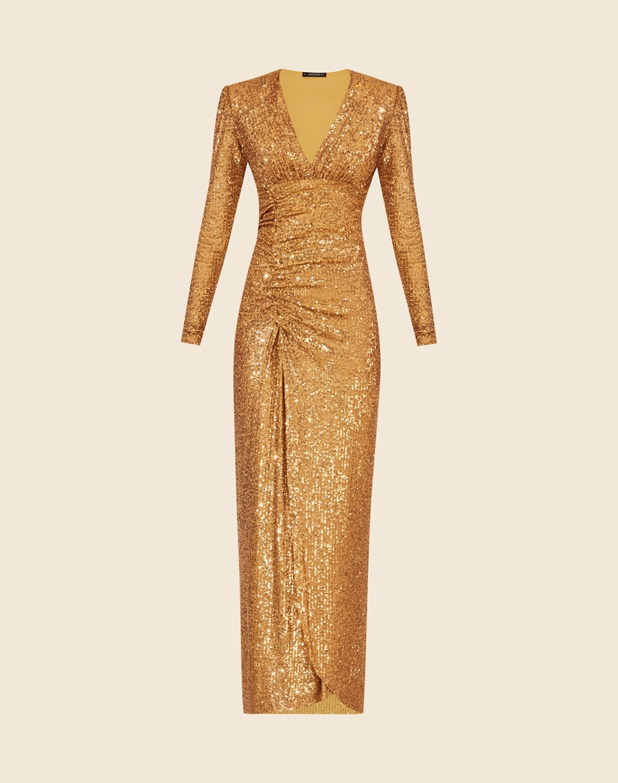 Vestido Longo Beca em paetê possui decote V, ombreiras embutidas e detalhes drapeados na cintura.