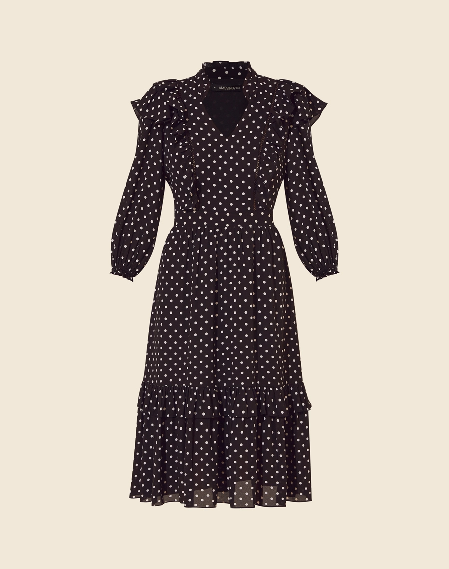 Vestido Midi Eliana confeccionado em crepinho. Com gola redonda e decote V, recorte no busto com detalhe de babados, possui detalhe de lástex na cintura dando efeito de franzidos e deixando a silhueta acinturada.
