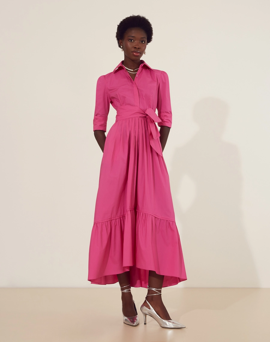 Vestido Midi Elma confeccionado em Tricoline. <br/>
Possui gola esportiva, manga longa e vista coberta com botão de casa para fechamento. <br/>
