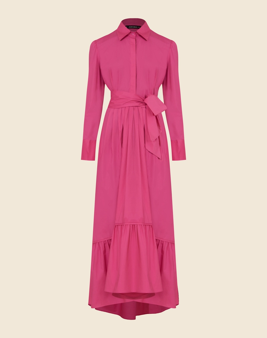 Vestido Midi Elma confeccionado em Tricoline. <br/>
Possui gola esportiva, manga longa e vista coberta com botão de casa para fechamento. <br/>
