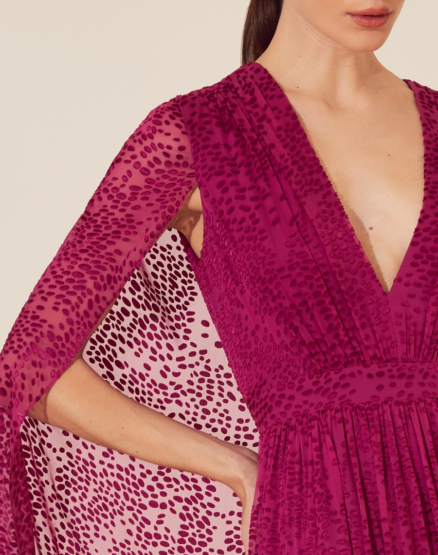 Vestido Longo Selena confeccionada em viscose com seda.
