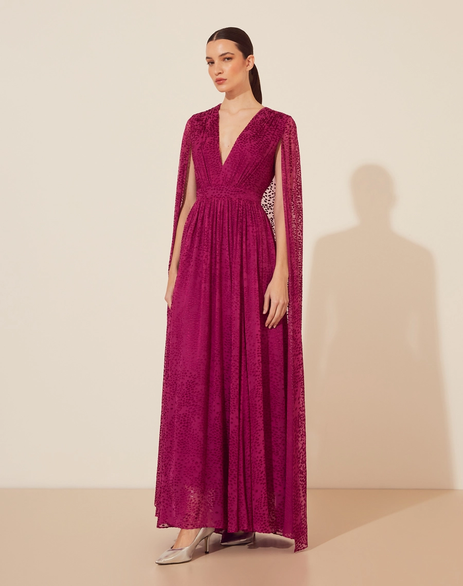 Vestido Longo Selena confeccionada em viscose com seda.
