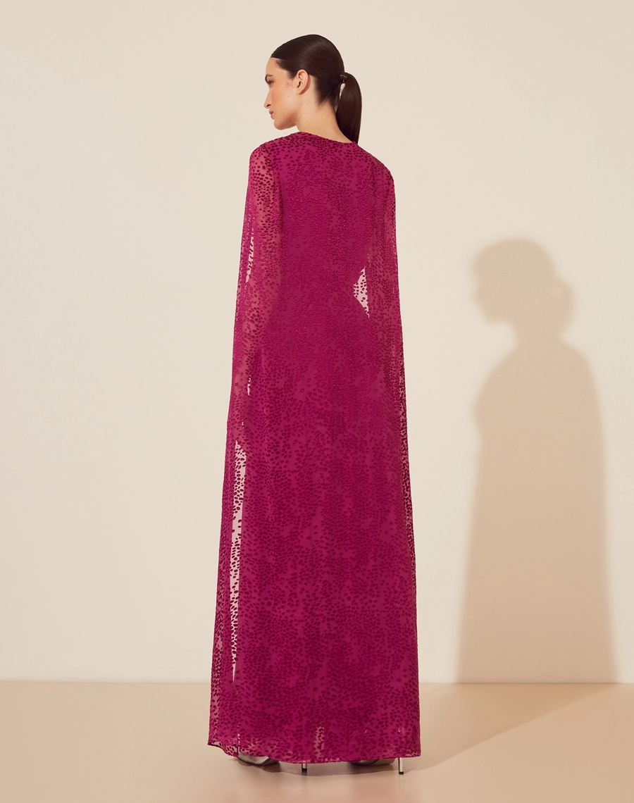 Vestido Longo Selena confeccionada em viscose com seda.
