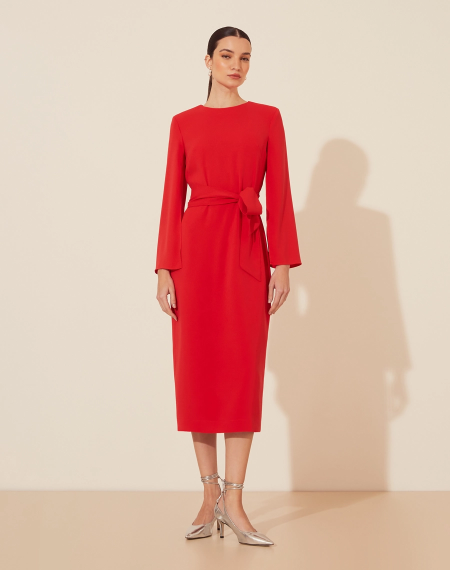 O Vestido Midi Borah é confeccionada em crepe patou, tecido de aspecto liso, leve e com excelente fluidez.