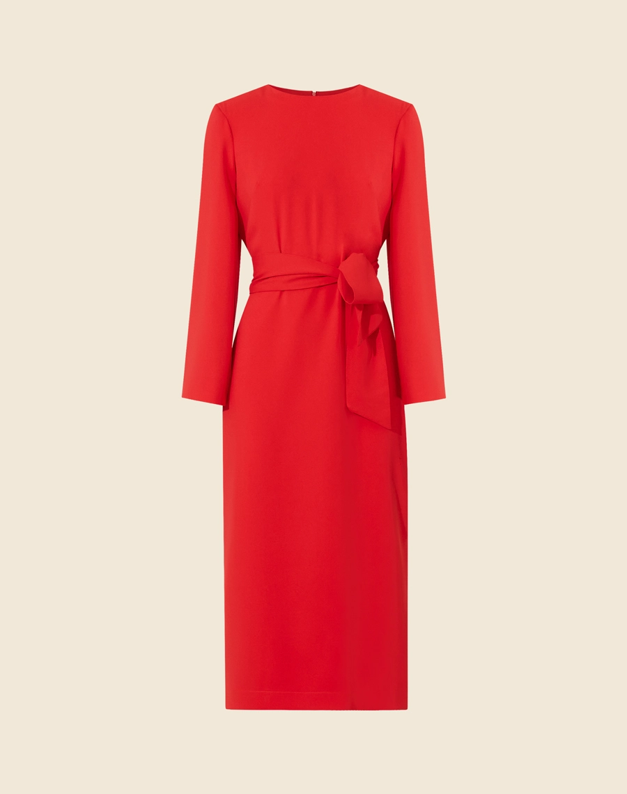 O Vestido Midi Borah é confeccionada em crepe patou, tecido de aspecto liso, leve e com excelente fluidez.