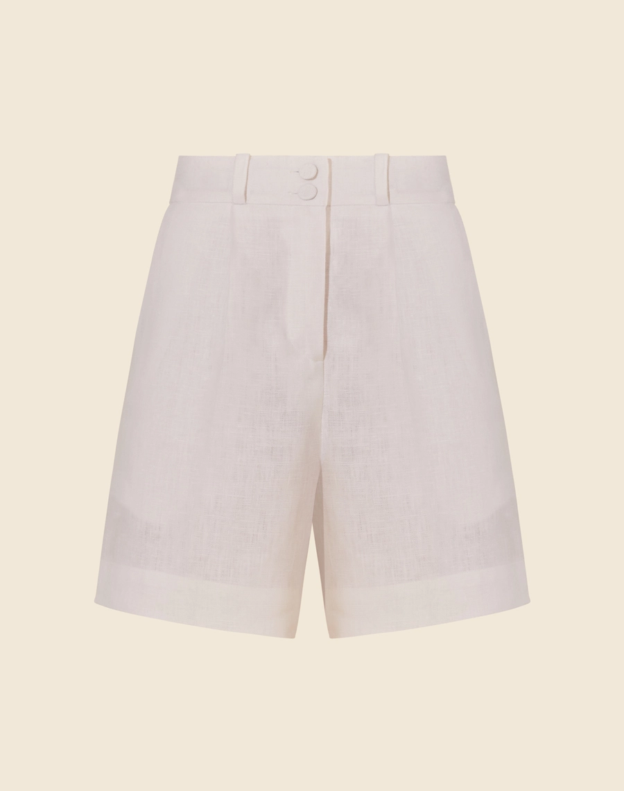 Confeccionado em linho, o Shorts Eugenia apresenta modelagem de alfaiataria e cintura alta, garantindo um caimento sofisticado. Ideal para compor looks refinados em qualquer ocasião.