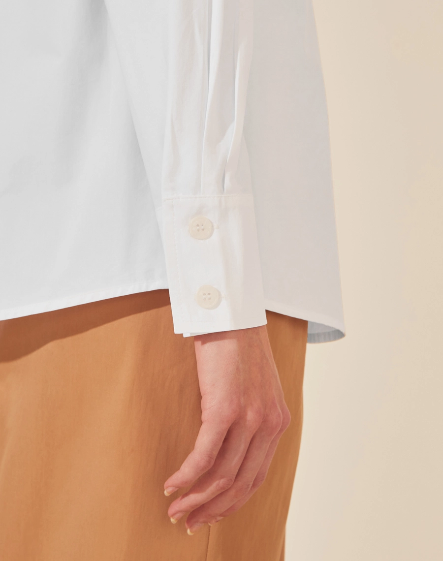 Camisa Celine confeccionada em Cotton Supreme maciez incomparável, alta durabilidade e conforto máximo, elevando o básico a um novo patamar de luxo.

 
