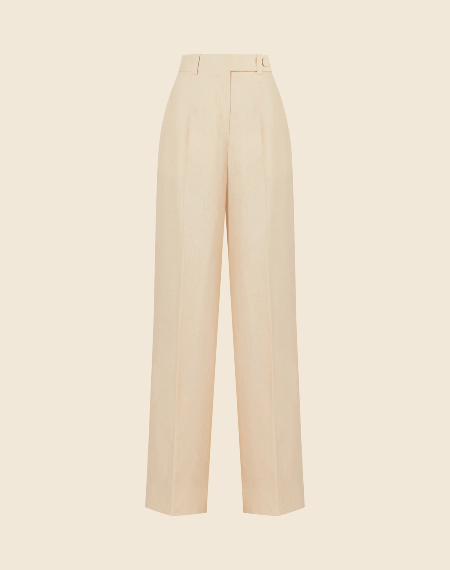 Calça Eugenia, confeccionado em linho, um tecido estruturado com toque rústico. Com modelagem pantalona, bolsos laterais estilo faca e bolsos decorativos atrás.