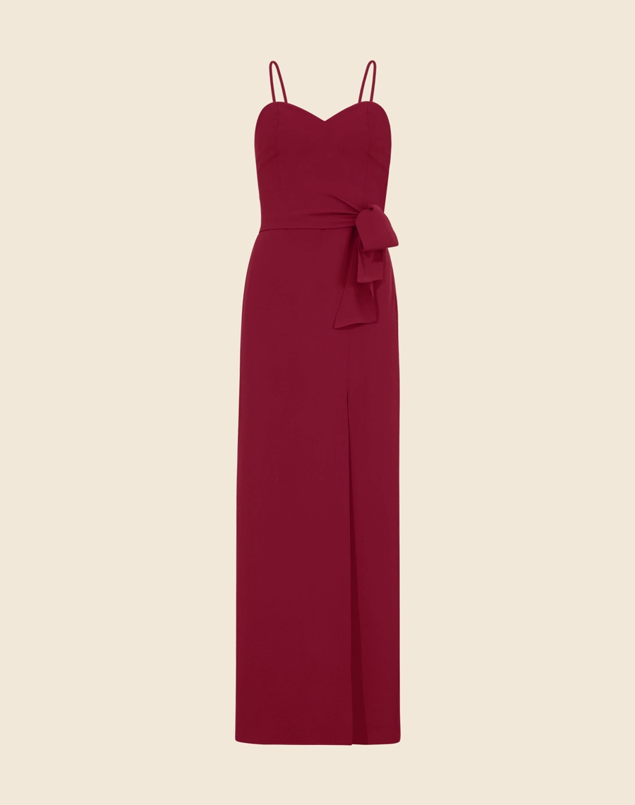 Vestido Longo Mariah confeccionado em Crepe Patou.<br/>
Com decote coração e alças finas, possui lastex nas costas para maior flexibilidade e conforto.<br/>
