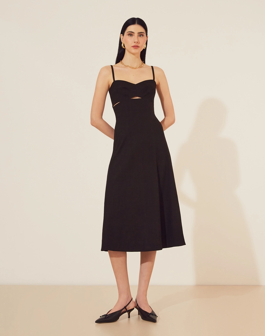 Vestido Midi Hibisco em Linho misto com Viscose, que combina a resistência e frescor do linho com o toque suave e a leveza da viscose.<br/>
Alças finas com decote coração e recorte, com um design que valoriza a silhueta.<br/>
Fechamento por zíper nas costas, garantindo praticidade e um caimento impecável.<br/>