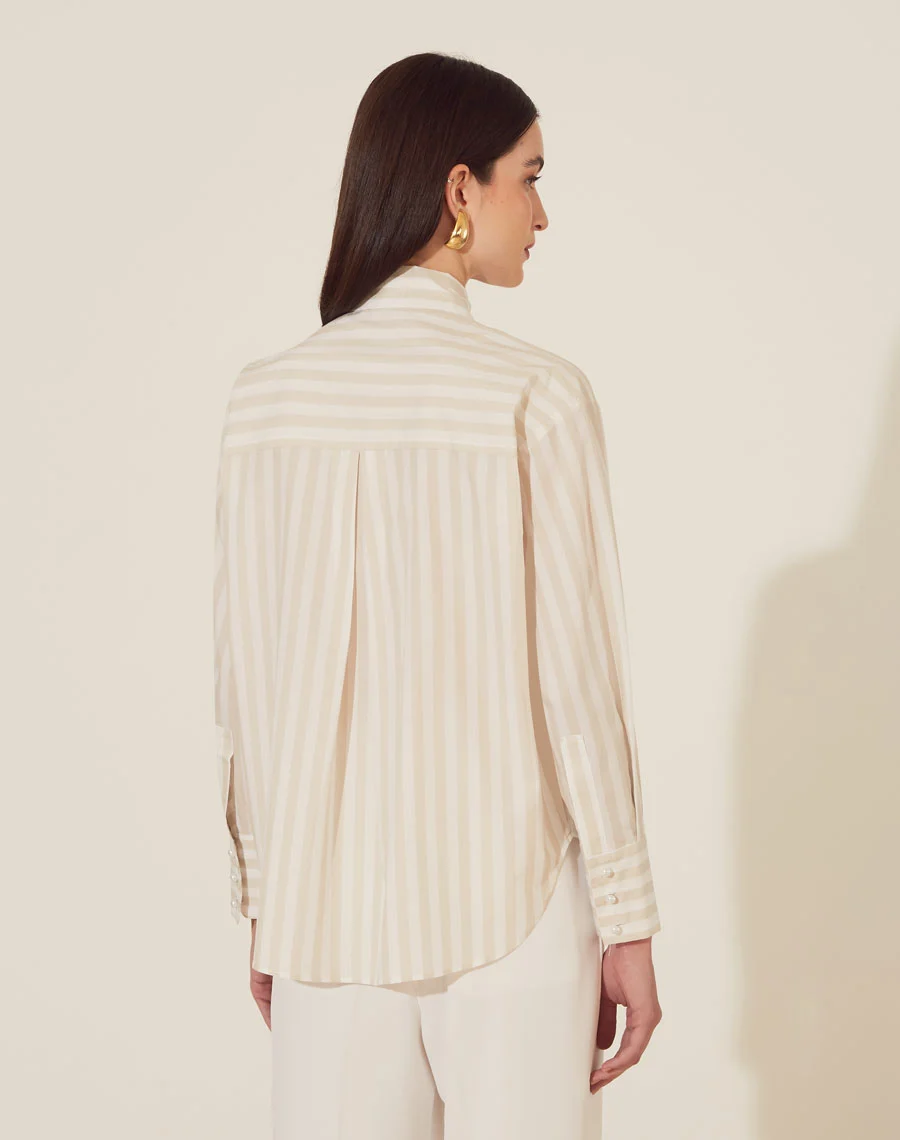 Camisa Blau Soleil:

Camisa Blau Soleil confeccionada em Cambraia Listrada Clipp, essa camisa combina elegância e leveza. <br/>
