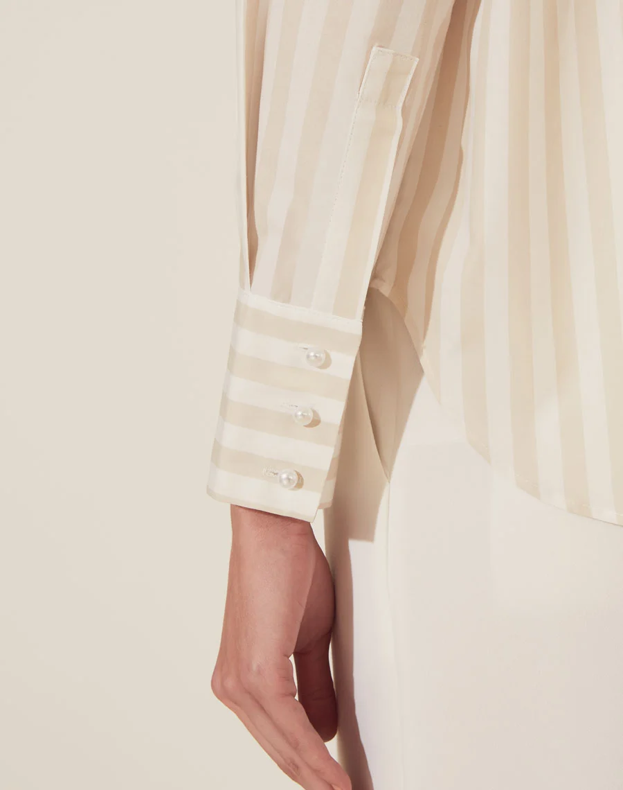 Camisa Blau Soleil:

Camisa Blau Soleil confeccionada em Cambraia Listrada Clipp, essa camisa combina elegância e leveza. <br/>
