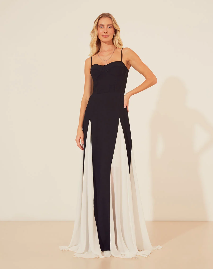 Vestido Longo La Fontonne é a combinação perfeita de elegância e fluidez. Com seu design minimalista e ao mesmo tempo impactante, este vestido é uma escolha atemporal e versátil. 