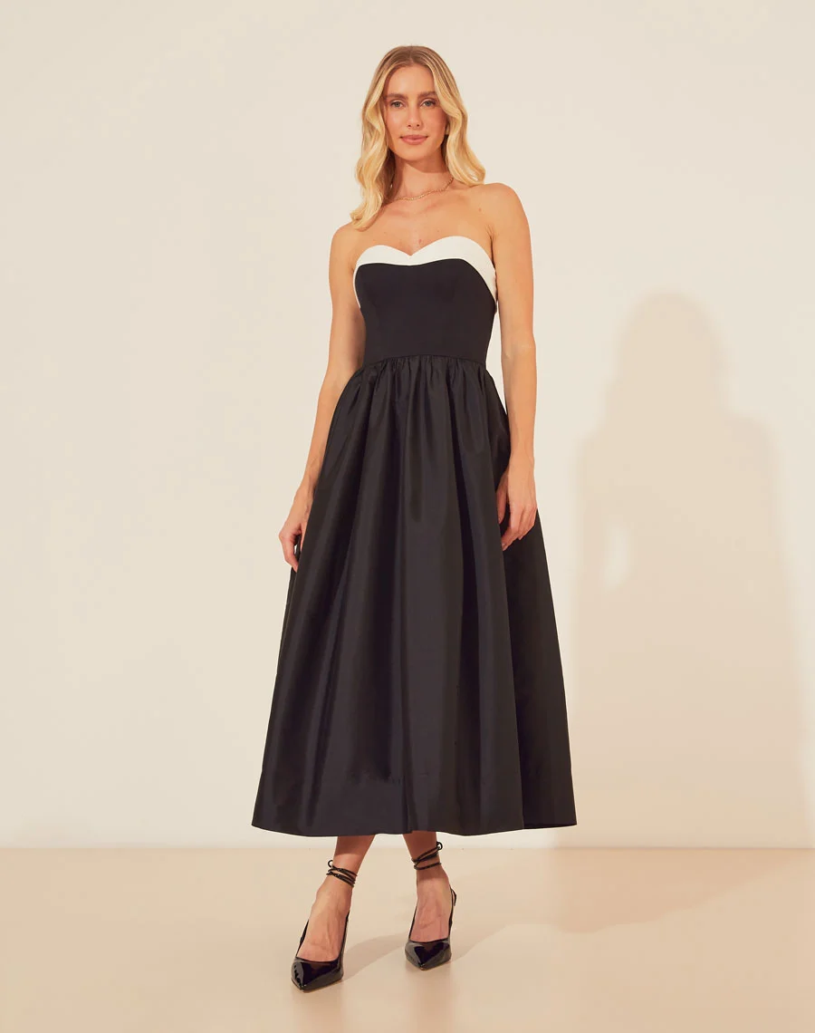 Vestido Midi Gloria é confeccionado em Tecno Prada no corpete e com uma saia volumosa de tafetá. O modelo destaca-se pelo caimento impecável, sendo deal para ocasiões que pedem estilo e conforto. 