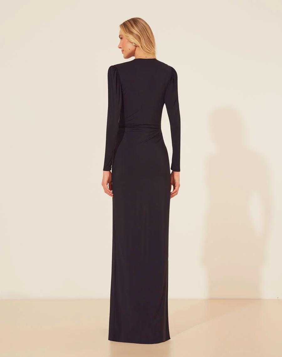 Vestido Longo Mia confeccionado em Jersey, combina conforto e sofisticação. Uma peça perfeita para ocasiões que pedem sofisticação e estilo refinado.