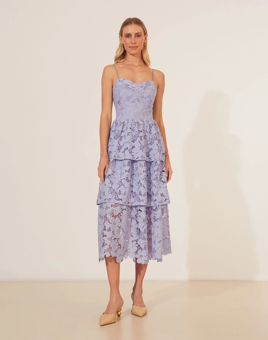Vestido Midi Lunel em Renda
 confeccionado em renda delicada, combina romantismo e elegância. <br/>
