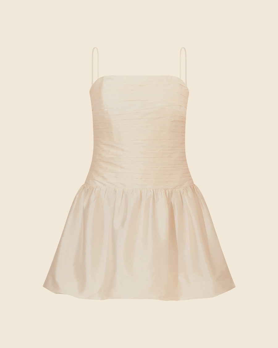 Vestido Curto Balone Le Cedres é confeccionado em tafetá, um tecido acetinado e de leve estrutura, ideal para dias quentes. <br/>
