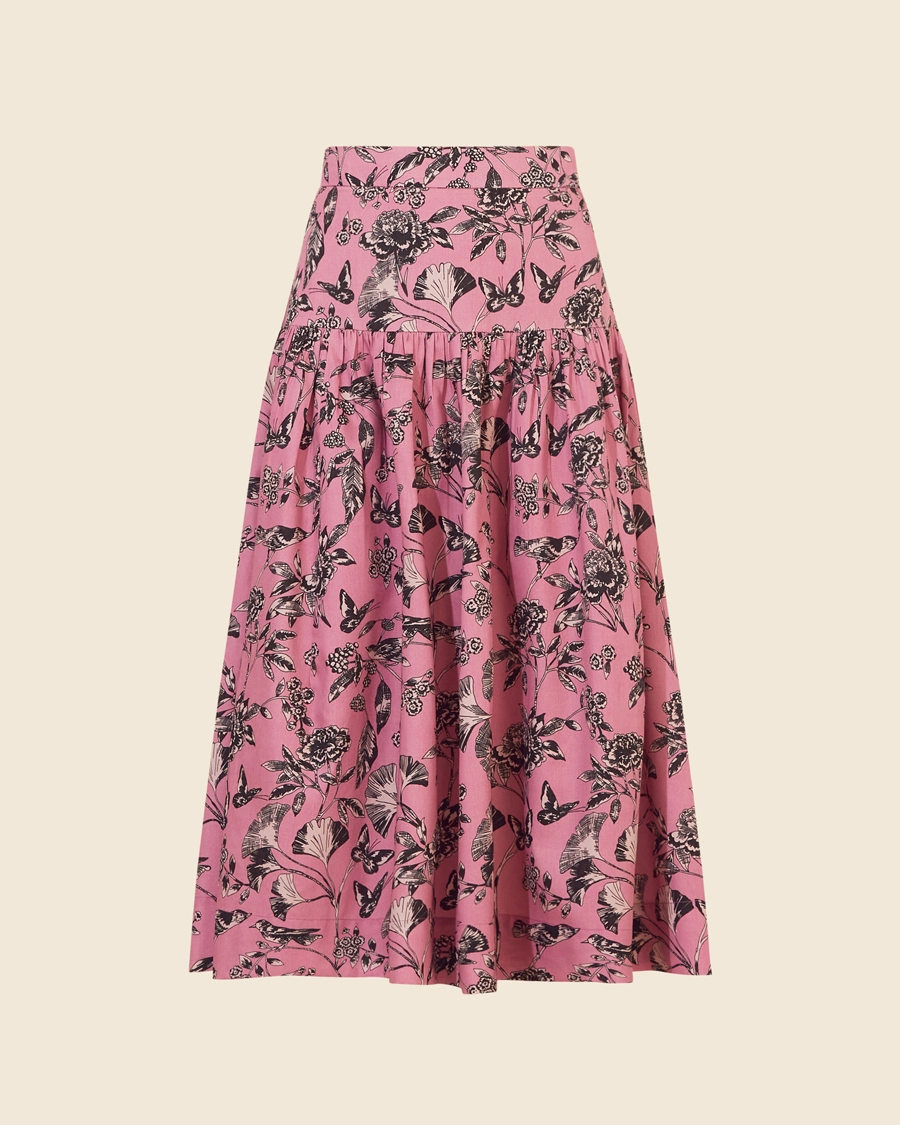 Saia Midi Olga é a combinação perfeita de estilo e conforto. Confeccionada em ED Aled Estampado, ela traz um design moderno com estampa floral e detalhes botânicos delicados, proporcionando um visual elegante e atemporal. 
