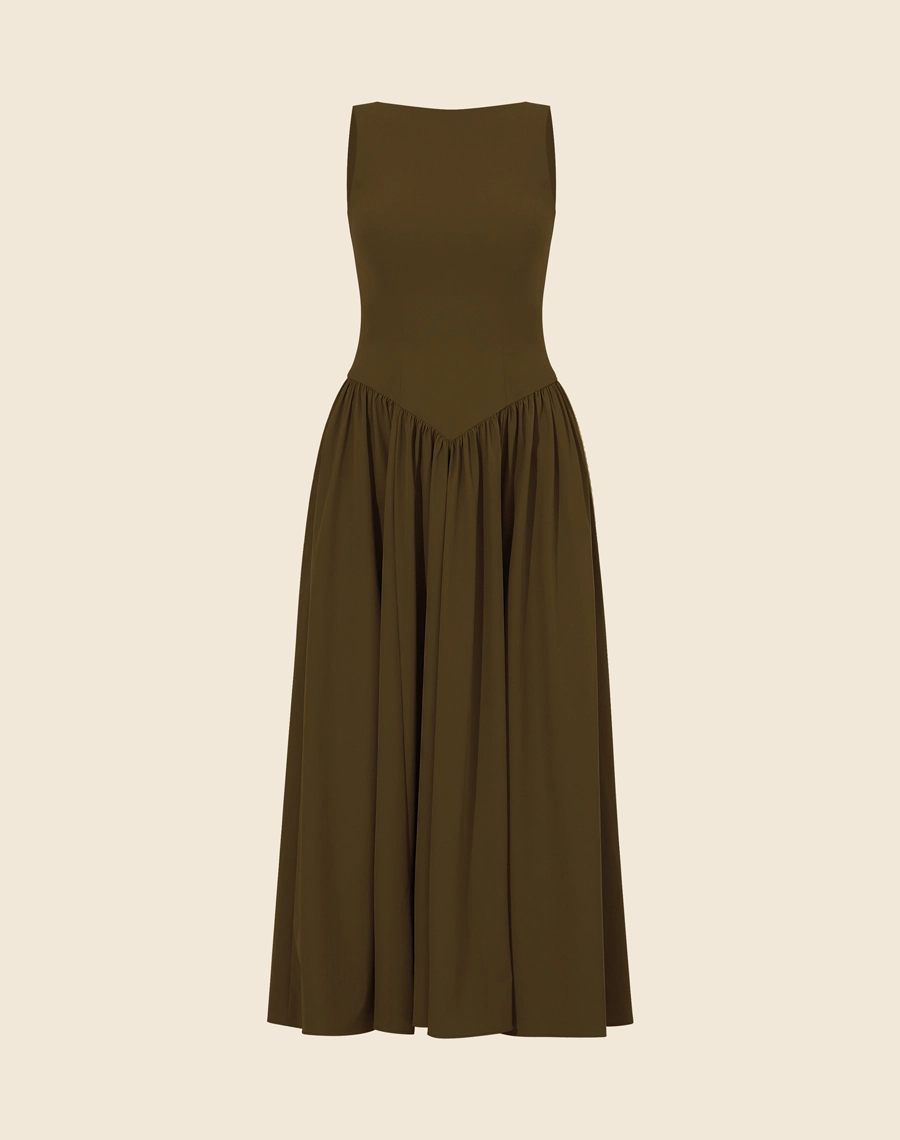 Vestido Midi Valvert é perfeito para quem busca sofisticação e conforto. Com um decote clássico e corte acinturado, a peça destaca a silhueta feminina, enquanto a saia midi fluida adiciona um toque de leveza ao visual.