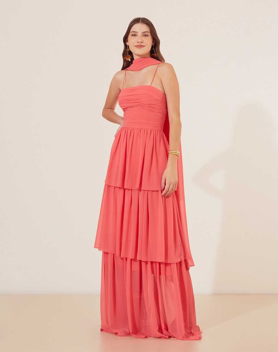 Vestido Longo Leopolda confeccionado em chiffon, garantindo leveza e movimento a cada passo. Suas cores vibrantes tornam a peça  indispensável em festas de verão.