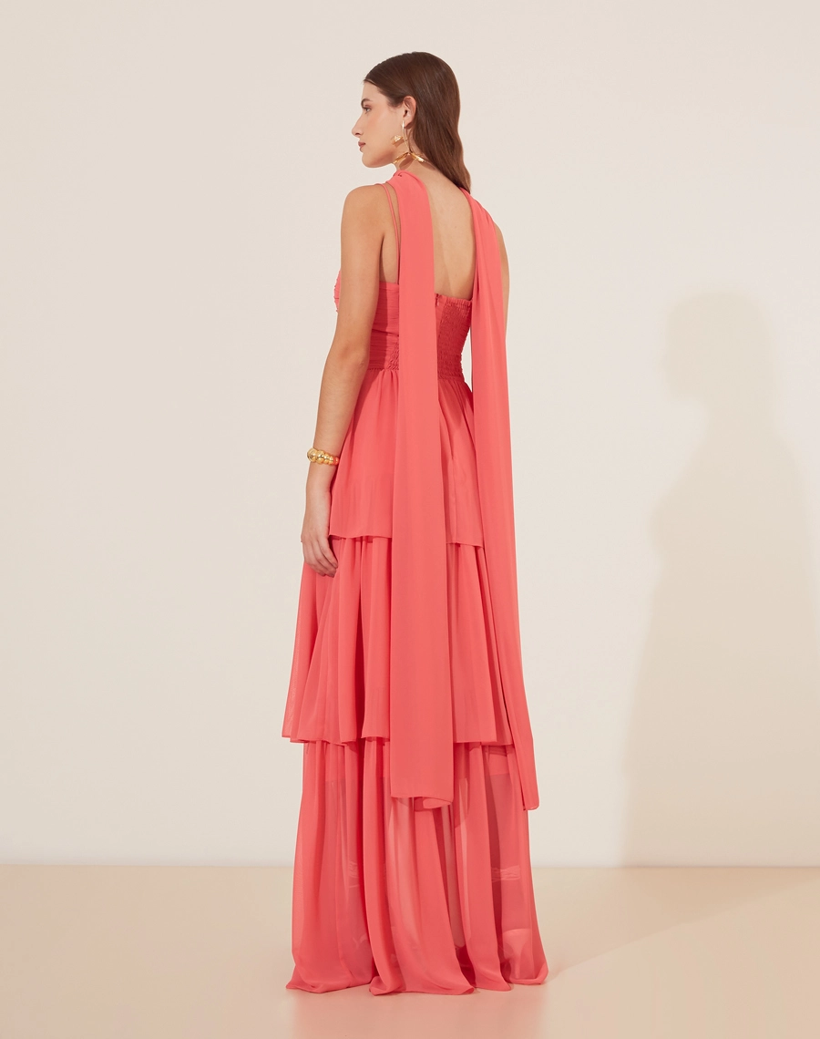 Vestido Longo Leopolda confeccionado em chiffon, garantindo leveza e movimento a cada passo. Suas cores vibrantes tornam a peça  indispensável em festas de verão.